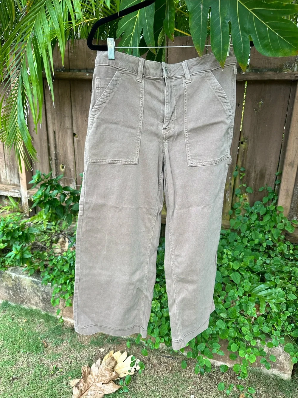 American Eagle Outfitters Wide-Leg Utility Pants in Light Taupe Size 6